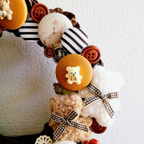 くるみボタンアレンジリース □ナチュラルカラーくまちゃん□ 壁掛け