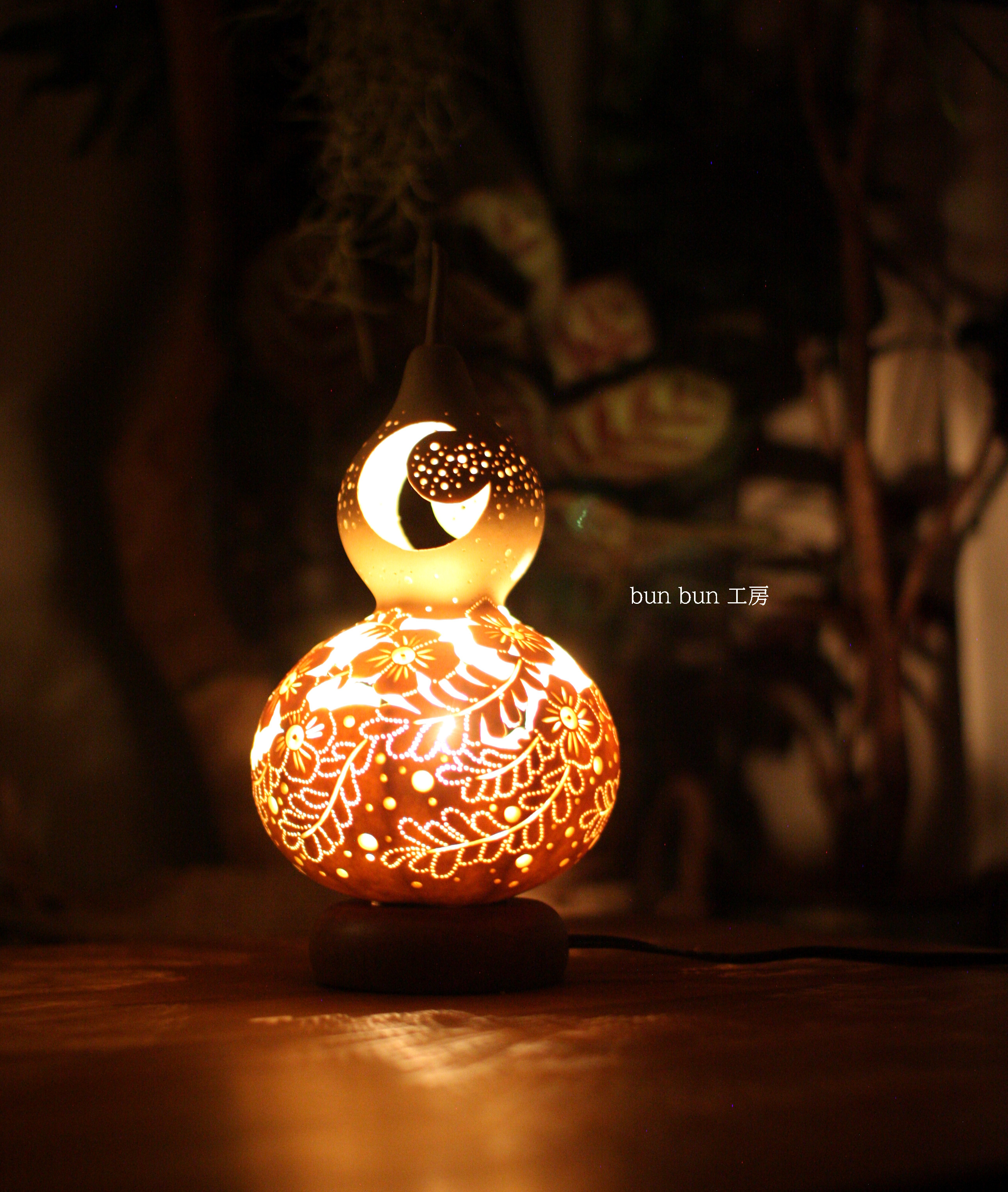 ひょうたんランプ--風にたなびく花 スタンドライト・テーブルランプ