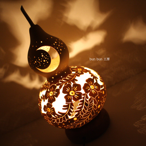 ひょうたんランプ--風にたなびく花 スタンドライト・テーブルランプ