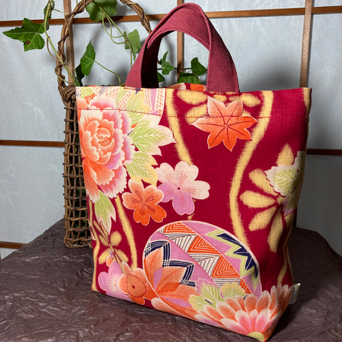 着物リメイク 赤地レトロ花柄トートバッグ トートバッグ