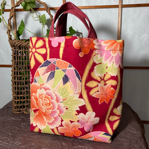 着物リメイク. アンティーク丸帯 × 本革 トートバッグ. ハンドメイド 花鳥柄 帯リメイクバッグ A4サイズ 丸帯 尾長鳥 切り替えあり 帯バッグ