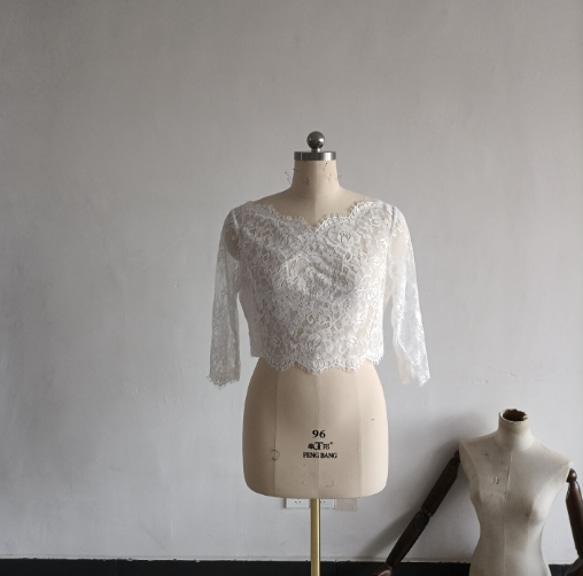 オフホワイト ボレロ Vネック 可愛い 美しい花レース 短袖 器用 くるみ  