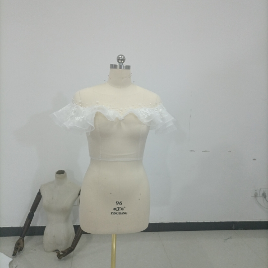 送料無料！大人気上昇！オフホワイト 取り外しオフショルダー キラキラチュール 結婚式/披露宴