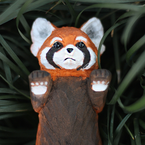 手作りの彫刻 (レッサーパンダ)