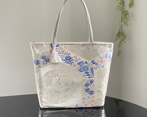 ⭐︎青色花柄リメイク着物　バック付き⭐︎ 軽量】着物リメイクトート あおりトートバッグ・小 青小花柄