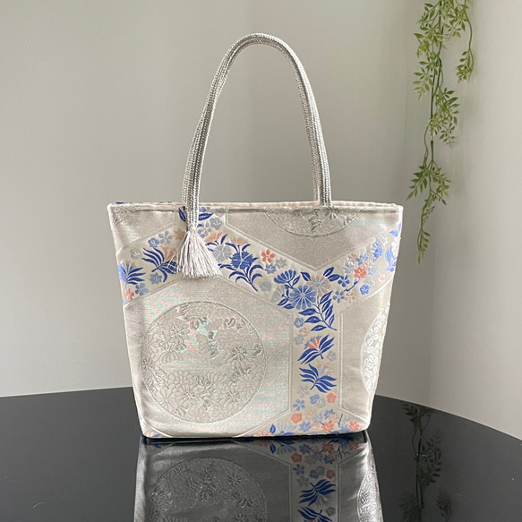 帯リメイクバッグ ブルーの花と菊文 トートバッグM サイズ 和装バッグ