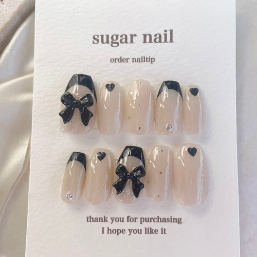 【オーダー】ネイルチップ　キラキラドット韓国ワンホン　モノトーンリボン　推し参戦 オーダー】ネイルチップ キラキラドット韓国ワンホン モノトーン