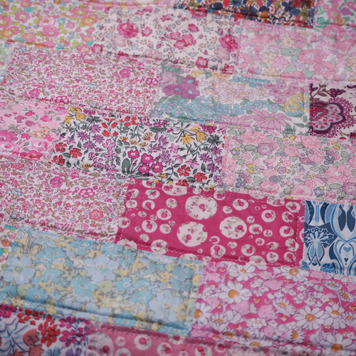 ハンドメイド　パッチワークブランケット　リバティ 大判リバティ使用 handmade パッチワークブランケット