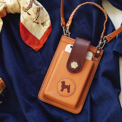 《特集掲載》犬シルエットと肉球カシメのスマホポシェット【縦型・肩紐長さ調整可・2way】※袋ラッピング無料 1枚目の画像