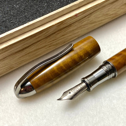 ARTEK 万年筆 シールドラゴン金色 ARTEK 万年筆 シールドラゴン金色（◎ グラデュエイト（万年筆