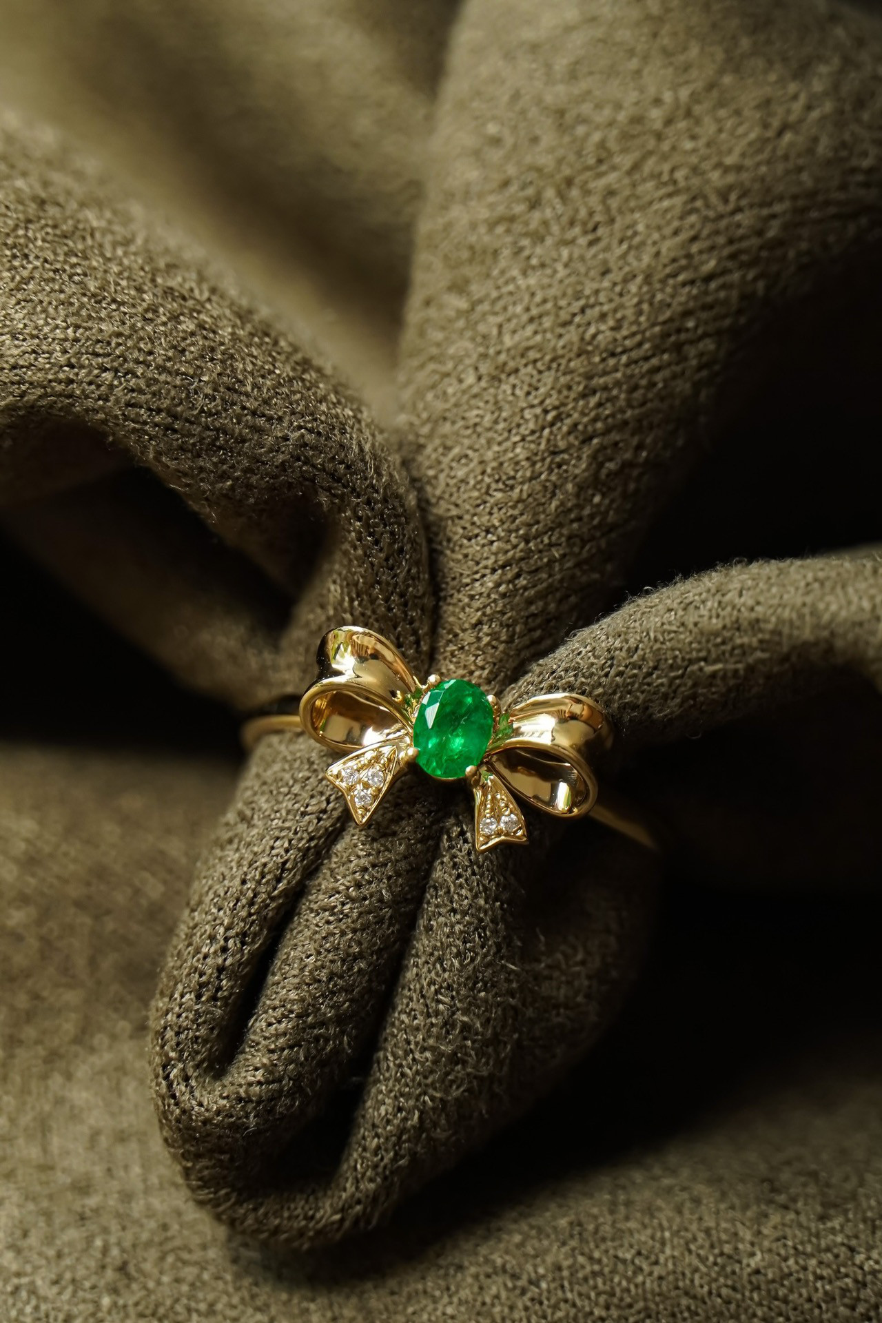 リボンデザインリング エメラルドリング