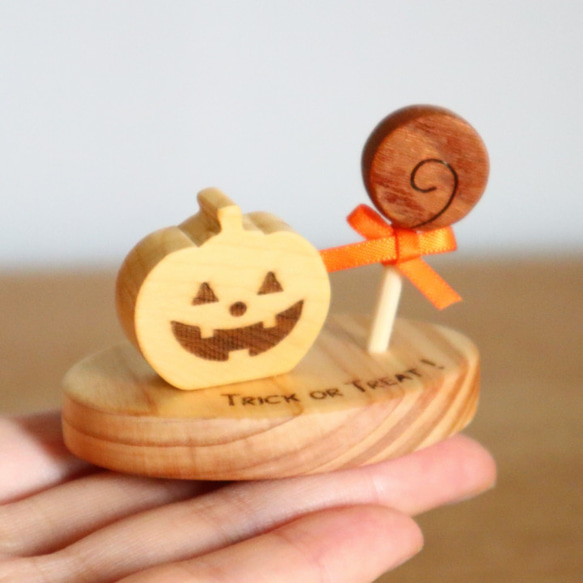 選べる！ちょこんと小さなハロウィン飾り　＊受注制作　木製季節飾り　国産無垢材使用　ジャック・オー・ランタン　 2枚目の画像