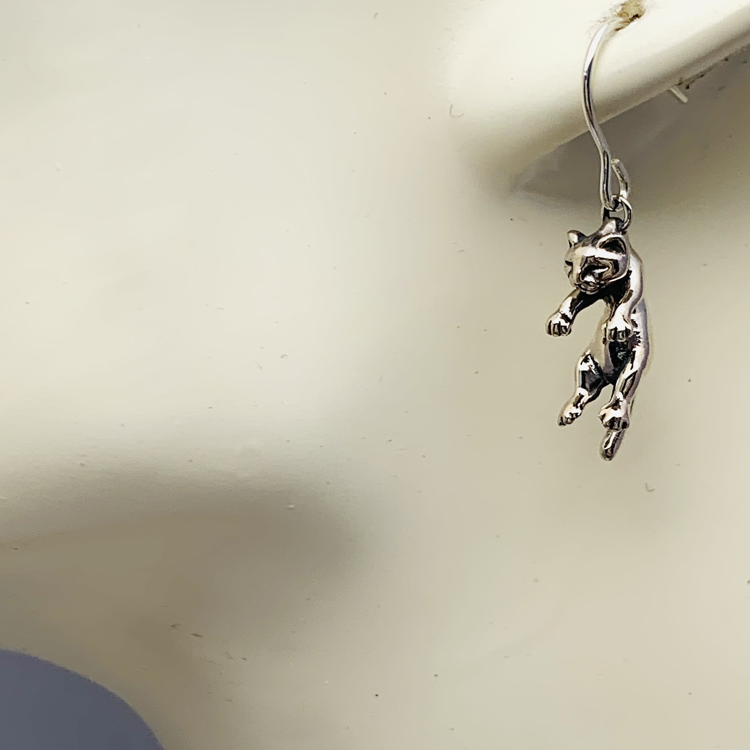 首根っこ摘まれた子猫のピアス ~sv925~