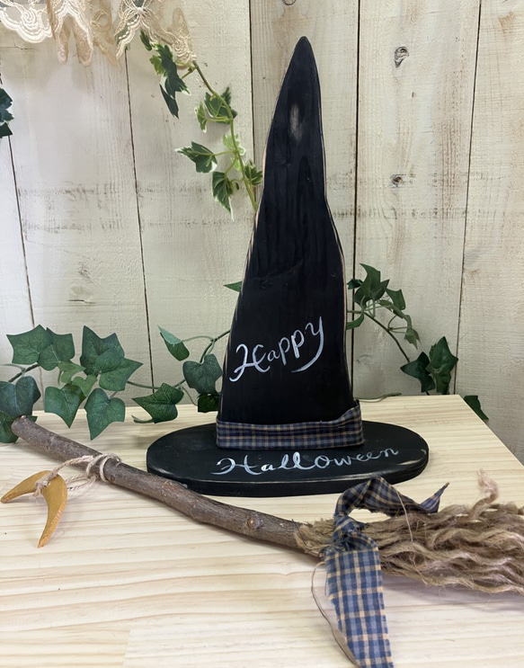 ハロウィン　魔女の帽子の忘れ物L　(Halloween インテリア　木製オーナメント　ショップディスプレイ) 4枚目の画像