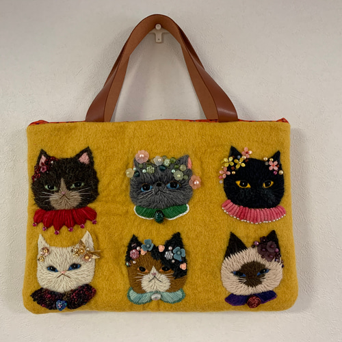 猫だらけのバッグ 羊毛フェルト生地のバッグ ハンドバッグ はなひなこ