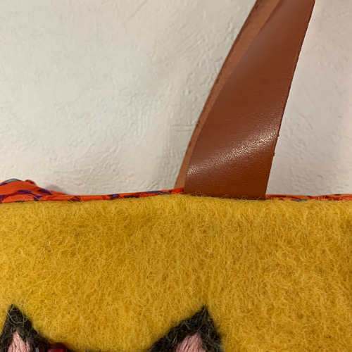 猫だらけのバッグ 羊毛フェルト生地のバッグ ハンドバッグ はな