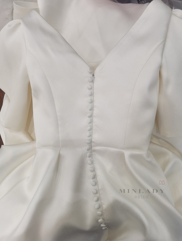 シルクサテン　スクエアネック　Aライン　ウェディングドレス 3枚目の画像