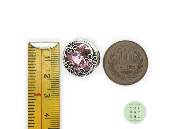 20mm ライトピンクの大きな丸いラインストーンの周りに5弁の小花が3つ並んだ銀古美のスナップボタン #BUS-0065 3枚目の画像