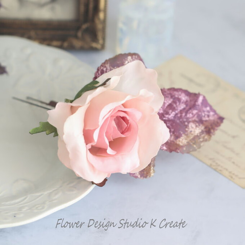 華やか☆ピンクの薔薇と葉っぱの髪飾り ピンクの薔薇 髪飾り