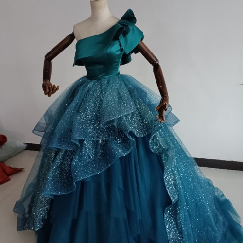 豪華！ブルー Aライン ワンショルダー カラードレス 柔らかく重ねた  