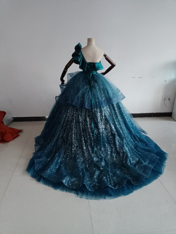 豪華！ブルー Aライン ワンショルダー カラードレス  柔らかく重ねたチュールスカート 花嫁/披露宴 6枚目の画像