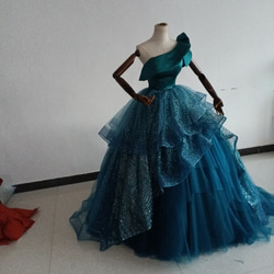 豪華！ブルー Aライン ワンショルダー カラードレス  柔らかく重ねたチュールスカート 花嫁/披露宴 2枚目の画像