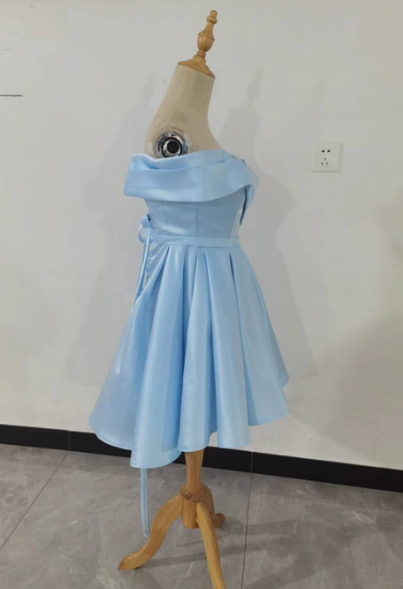 爽やかで優しいブルー パーティードレス Vネック 柔らかく重ねた  