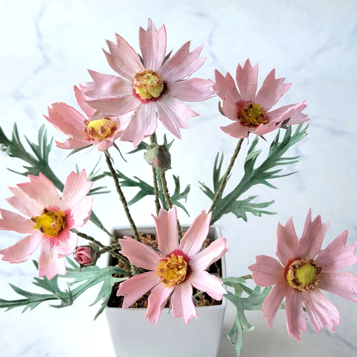 手描きのお花が可愛い大きな火鉢 手描きのお花が可愛い大きな火鉢