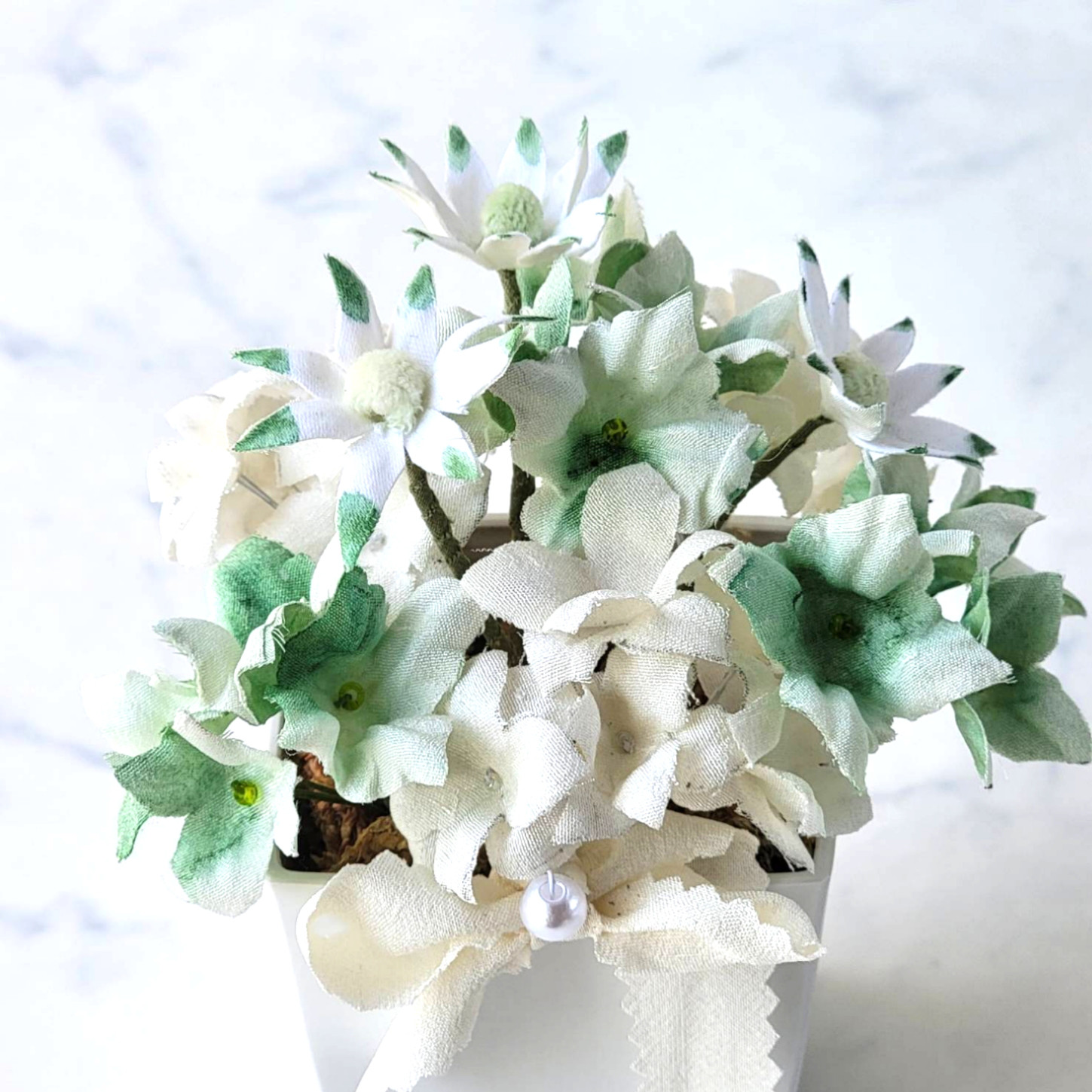 紫陽花とフランネルフラワーのドーム型　鉢植え風　　産地直送の布の花屋さん