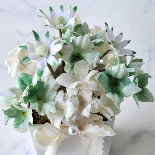 フランネルフラワーと紫陽花のリース　ドライフラワーリース 紫陽花とフランネルフラワーのドーム型 鉢植え風 産地直送の布の花屋