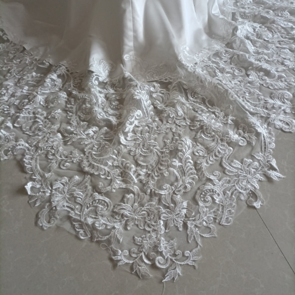 優雅なシルエット オフホワイト マーメイドラインドレス ベアトップ ノースリーブ 編み上げ 華やかなトレーン 結婚式/披 10枚目の画像