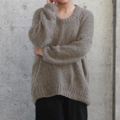 手編みモヘアラウンドネックセーター サンドベージュ ニット・セーター