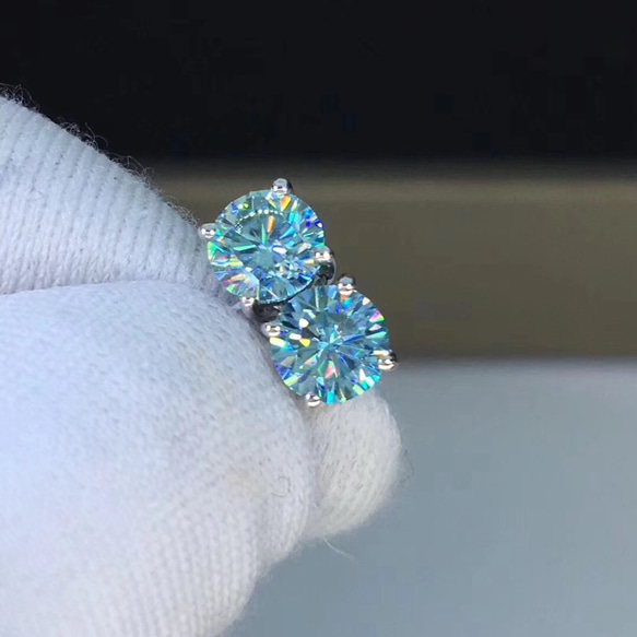 【newカラー】ライトブルー　モアサナイト　ダイヤモンド　ピアス　k18 4枚目の画像