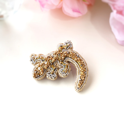 ユニセックスに使える個性的なカッコイイトカゲのブローチ 手嶋咲良