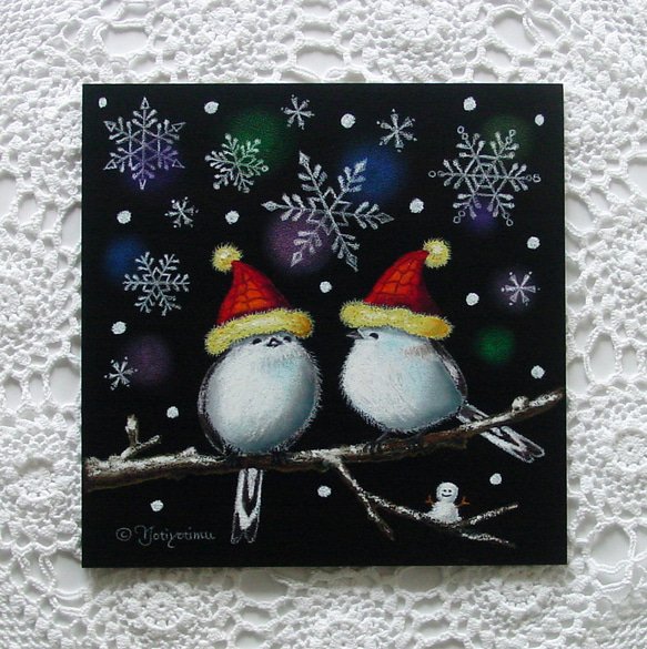 サンタ帽とシマエナガ・クリスマス飾り・雪の結晶・サンタの帽子・雪だるま・ふくふく・パステル画・一点物・なかよし・ほっこり 7枚目の画像