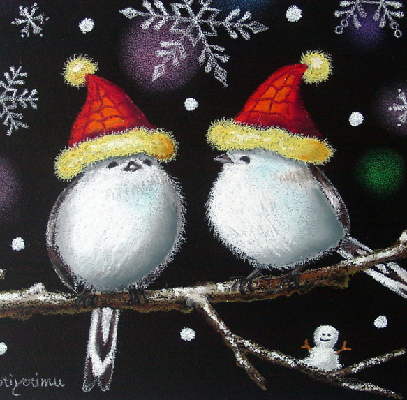 サンタ帽とシマエナガ・クリスマス飾り・雪の結晶・サンタの帽子・雪だるま・ふくふく・パステル画・一点物・なかよし・ほっこり 3枚目の画像
