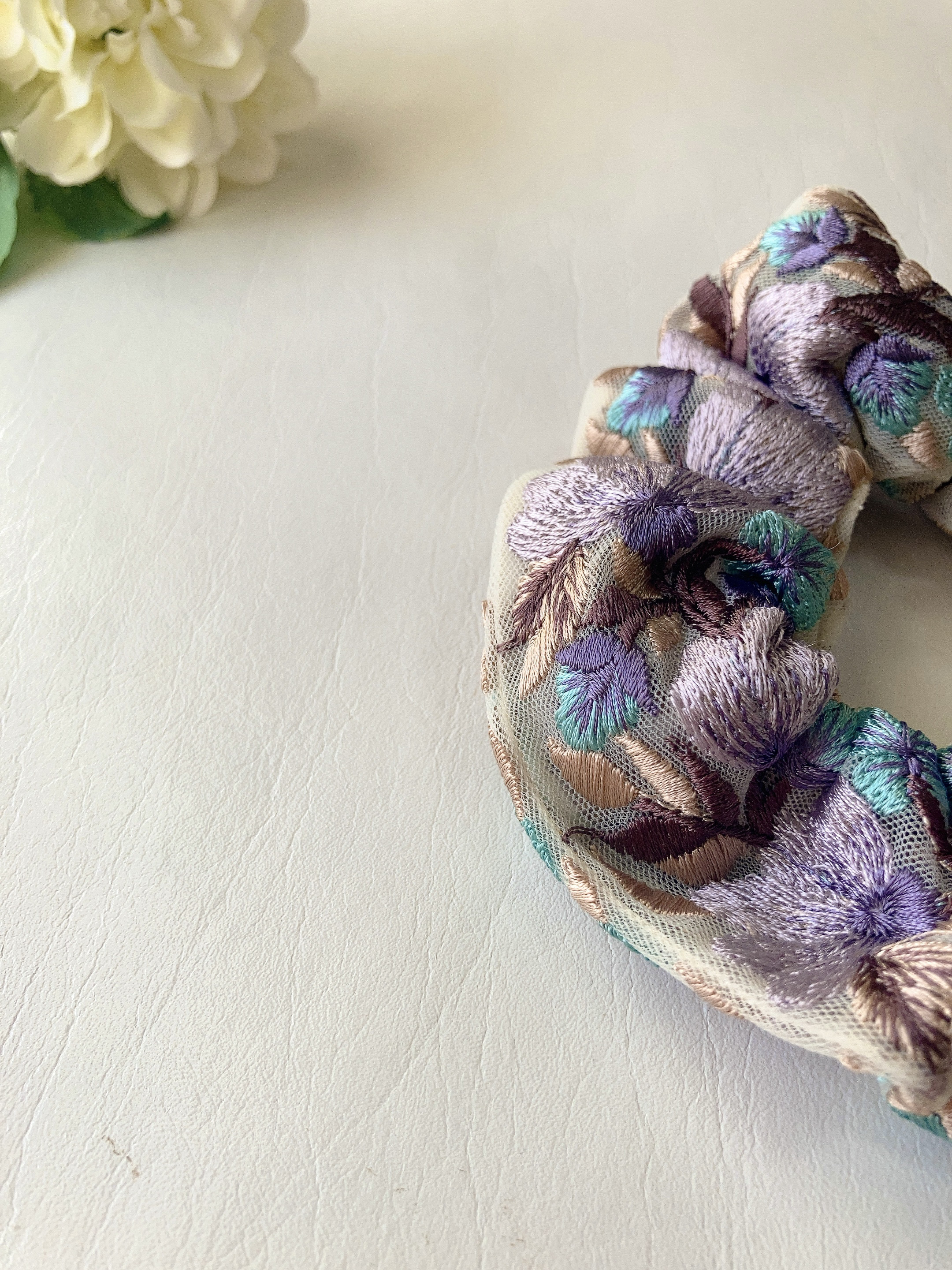 ハンドメイドシュシュM-4014♡マスタードジョーゼット♡インド刺繍