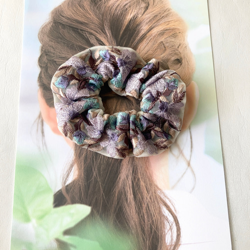 ハンドメイドシュシュM-4068♡サンドブラウンジョーゼット♡刺繍リボン