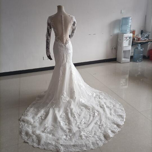 人気上昇！オフホワイト マーメイドライン ドレス 長袖 贅沢な小花総  