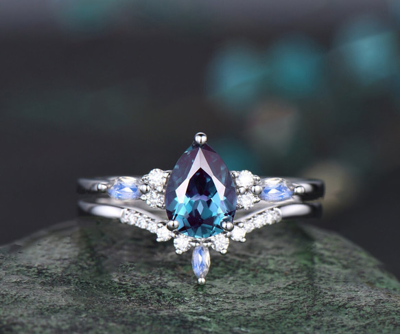 ペアシェイプのアレキサンドライト エンゲージメントリング マーキス