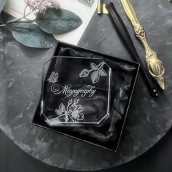 【名入れ】クリスタルペーパーウェイト　ボタニカルアート　カリグラフィー 2枚目の画像