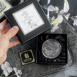 【名入れ】クリスタルペーパーウェイト　ボタニカルアート　カリグラフィー 6枚目の画像