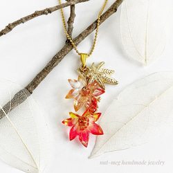 秋の風を纏う紅葉のネックレス(サージカルステンレスチェーン/ニッケル