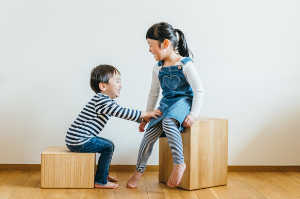 コロコロ転がして高さ３サイズ　軽い桐子ども家具　スツール　椅子　 2枚目の画像