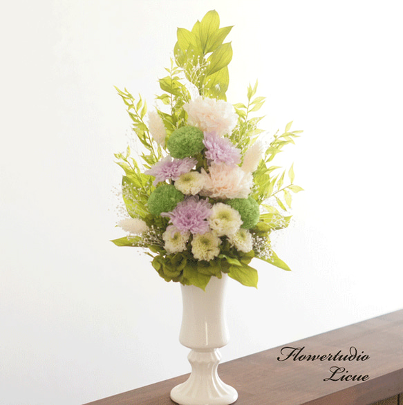 【仏花】高さ40㎝　カーネーションと菊の仏花（緑×紫）　全てプリザーブドフラワーを使用してます。 1枚目の画像