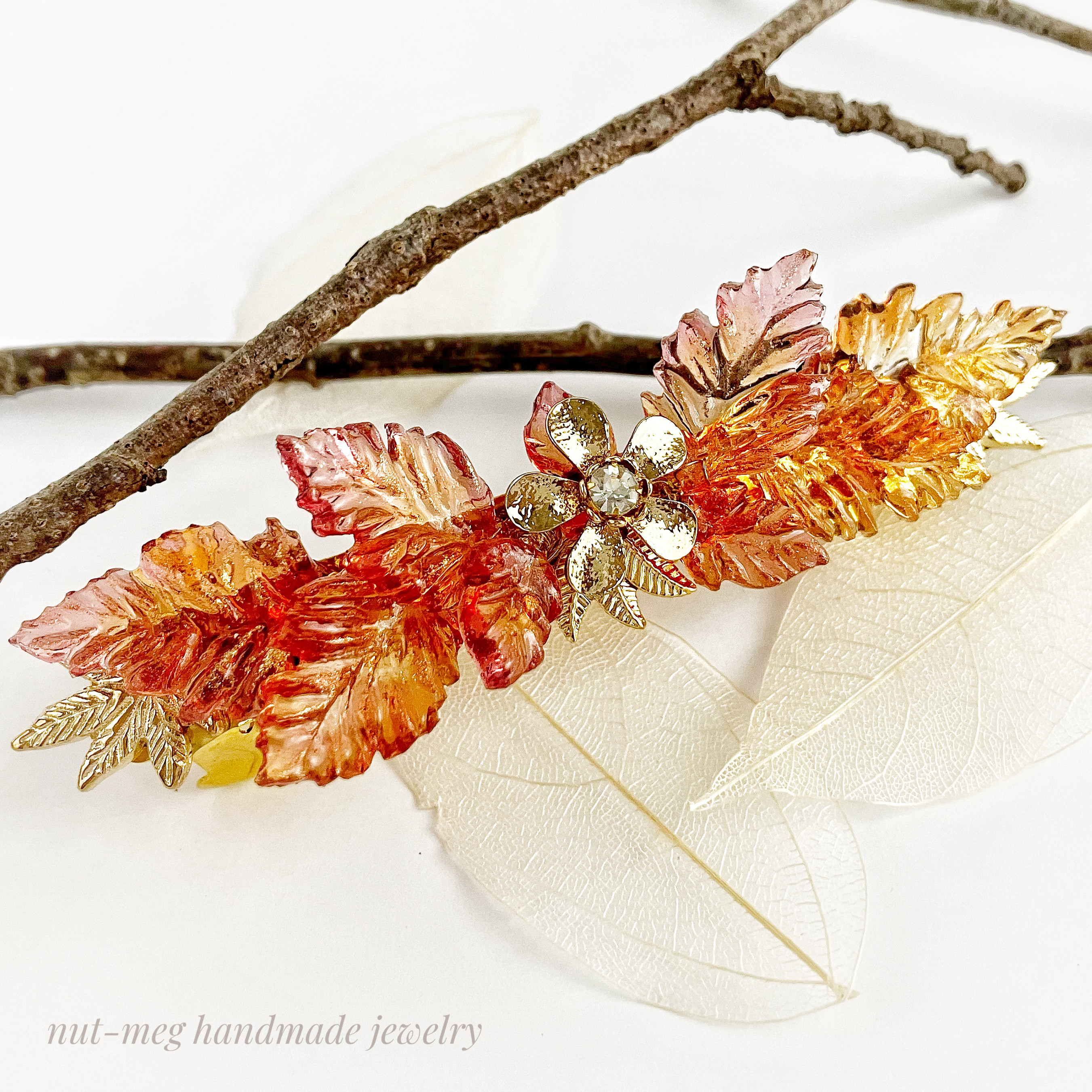 「紅茶飴の森」ブローチ(秋/落ち葉/枯れ葉/リーフ/ボタニカル/レジン/ブラウン/花)