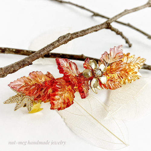 紅茶飴の森」ブローチ(秋/落ち葉/枯れ葉/リーフ/ボタニカル/レジン
