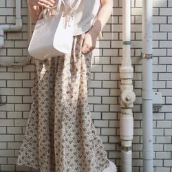 Black Flower Long Flare Skirt (beige) フレアスカート ベージュ 薄茶 ストリート 4枚目の画像