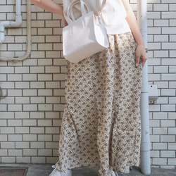 Black Flower Long Flare Skirt (beige) フレアスカート ベージュ 薄茶 ストリート 1枚目の画像
