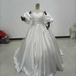 優雅的！米白色洋裝 A 字形裸上衣可拆卸袖子婚禮/招待會 第1張的照片